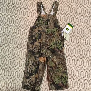 Brand NEW! 2T overalls With tags (camouflage Mossy Oak John Deer)  💚🤎🧡